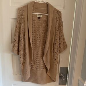 Beige Sonoma cardigan with three quarter sleeve.